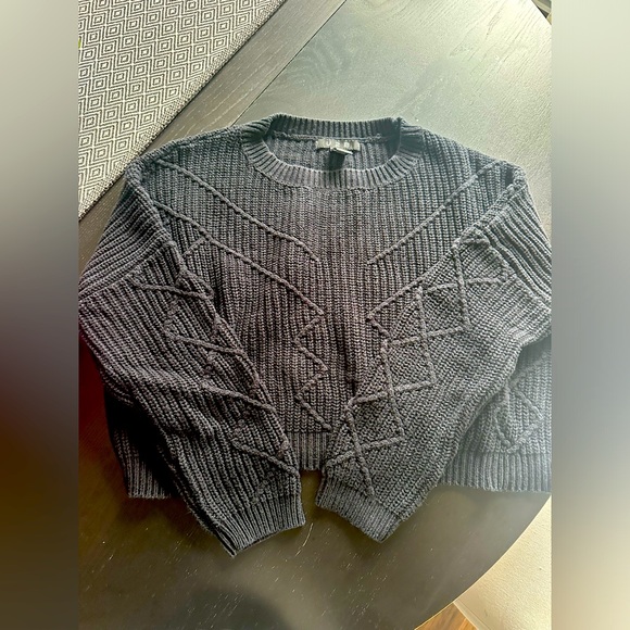 Black sweater - Picture 1 of 2